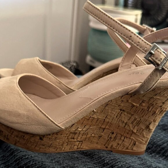 Charles David Lambert Cork Wedge Sandal - Picture 5 of 6